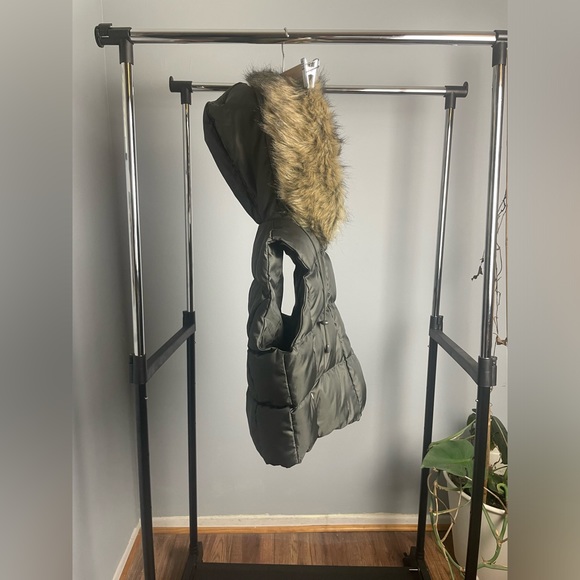 (Sold)Fairweather “Jenny From the Block” Fur Hood Vest. Medium. Only One Left!! - Picture 4 of 4